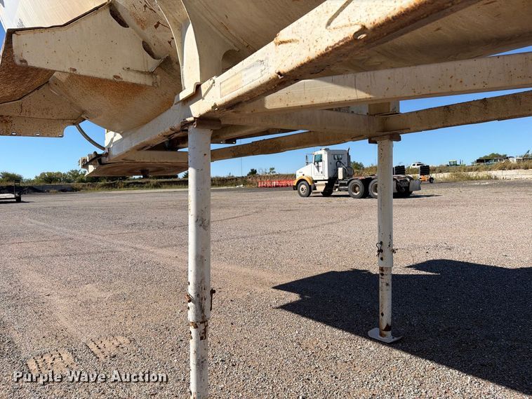image for item EP7898 2005 Ranco Anvil end dump trailer