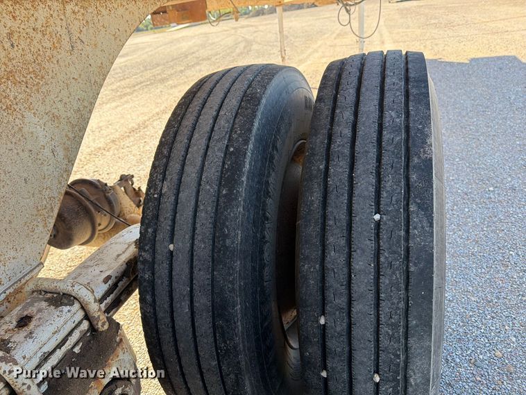 image for item EP7898 2005 Ranco Anvil end dump trailer