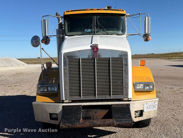 image for item EP7899 2005 Kenworth T800 semi truck