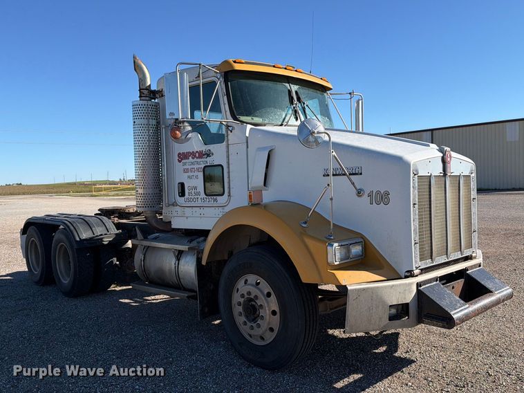 image for item EP7899 2005 Kenworth T800 semi truck