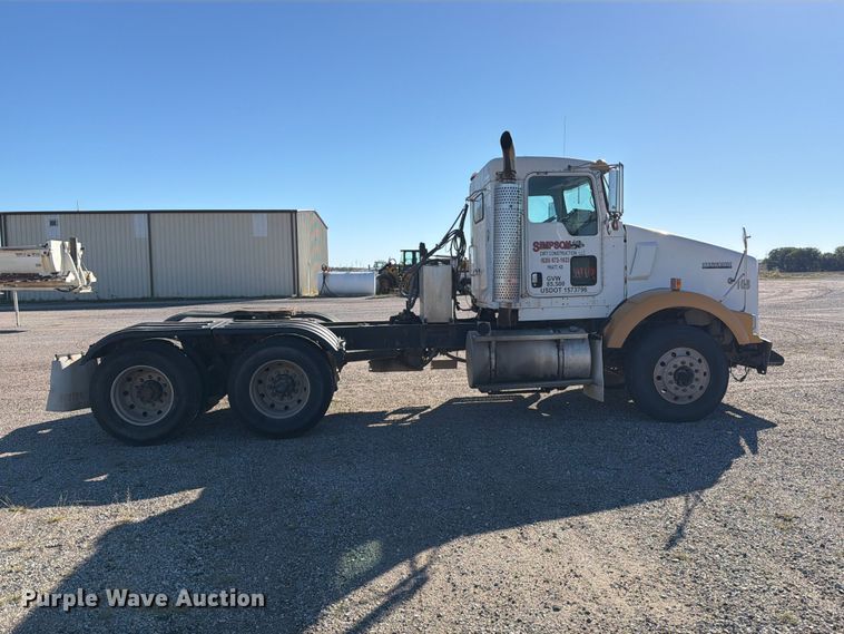 image for item EP7899 2005 Kenworth T800 semi truck