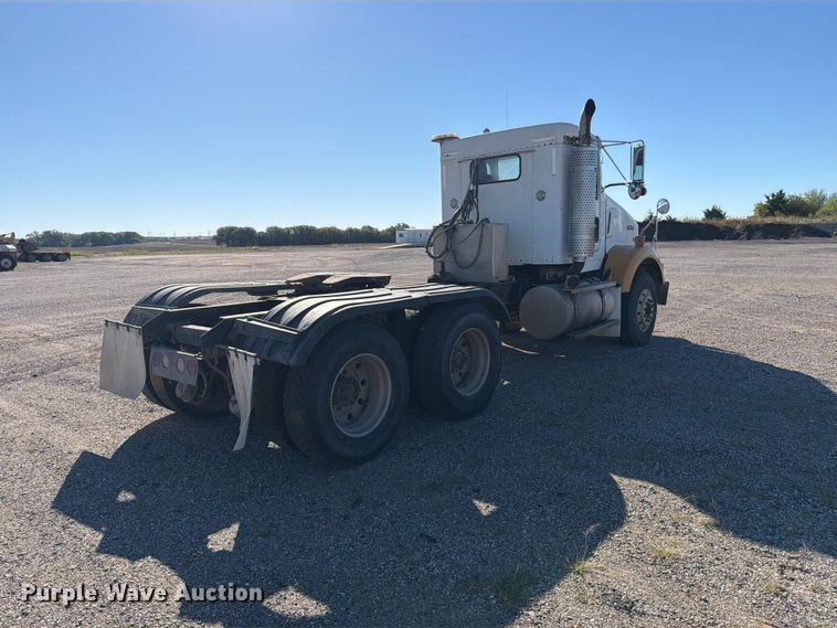 image for item EP7899 2005 Kenworth T800 semi truck
