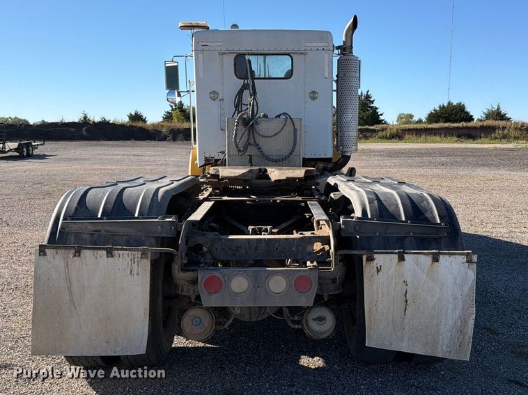 image for item EP7899 2005 Kenworth T800 semi truck