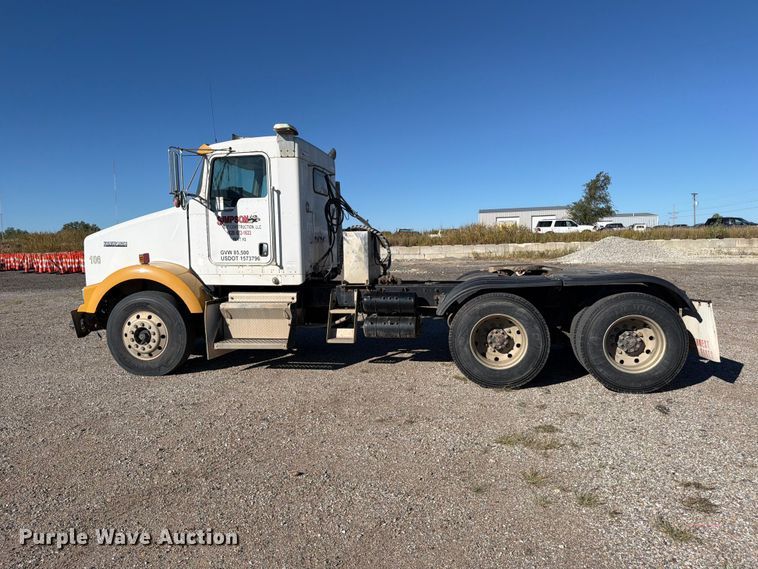 image for item EP7899 2005 Kenworth T800 semi truck