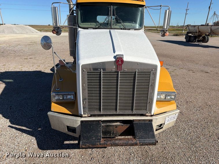 image for item EP7899 2005 Kenworth T800 semi truck