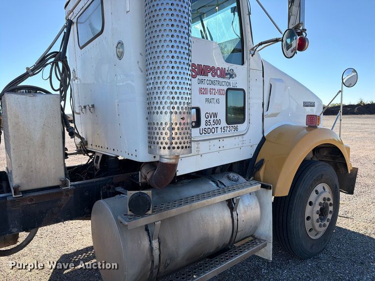 image for item EP7899 2005 Kenworth T800 semi truck