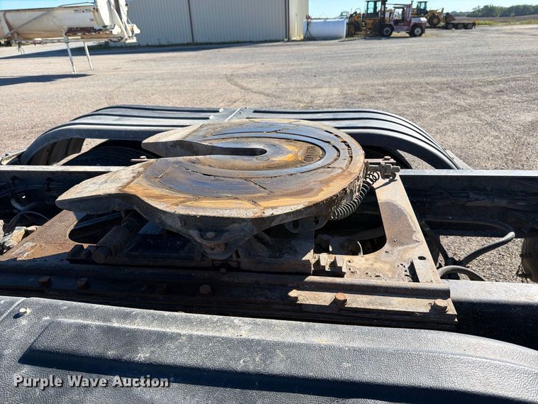 image for item EP7899 2005 Kenworth T800 semi truck