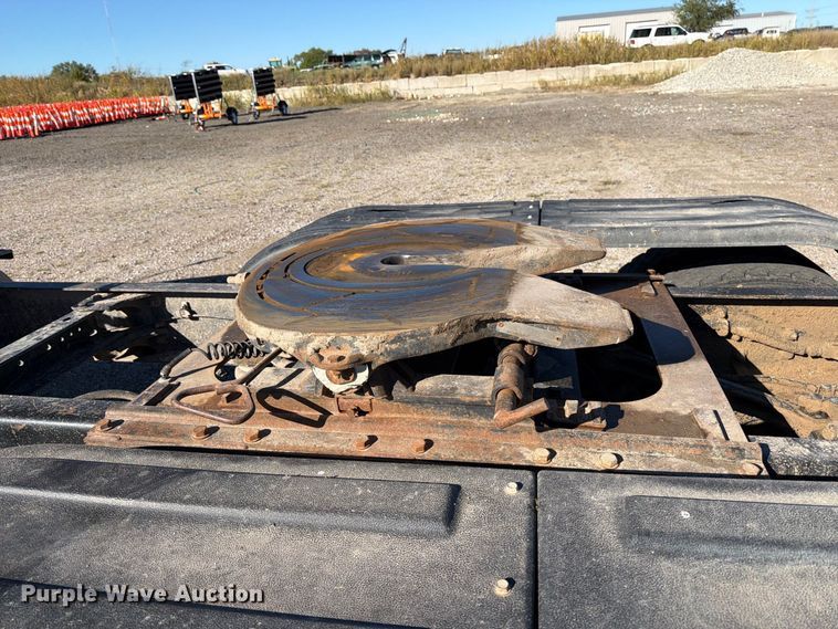 image for item EP7899 2005 Kenworth T800 semi truck