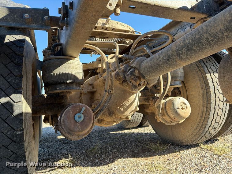 image for item EP7899 2005 Kenworth T800 semi truck
