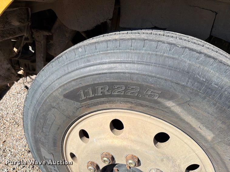 image for item EP7899 2005 Kenworth T800 semi truck