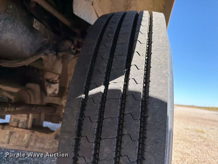 image for item EP7899 2005 Kenworth T800 semi truck
