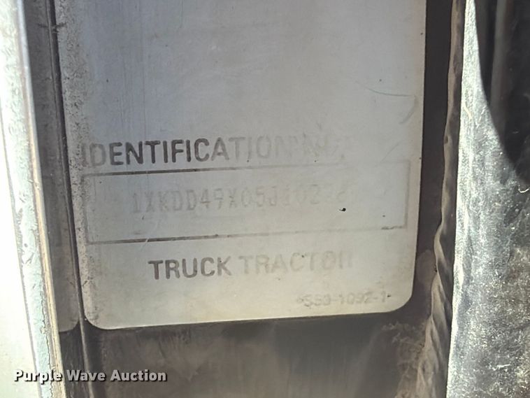 image for item EP7899 2005 Kenworth T800 semi truck