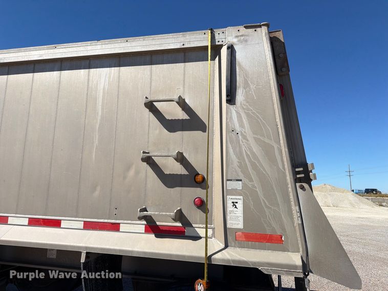 image for item EP7900 2009 East end dump trailer