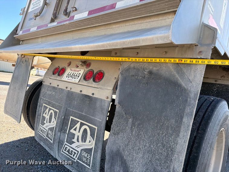 image for item EP7900 2009 East end dump trailer