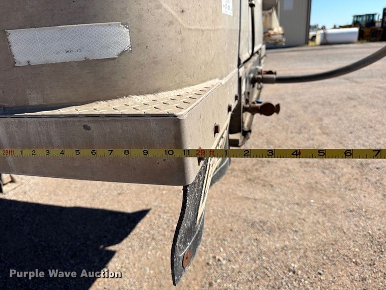 image for item EP7900 2009 East end dump trailer
