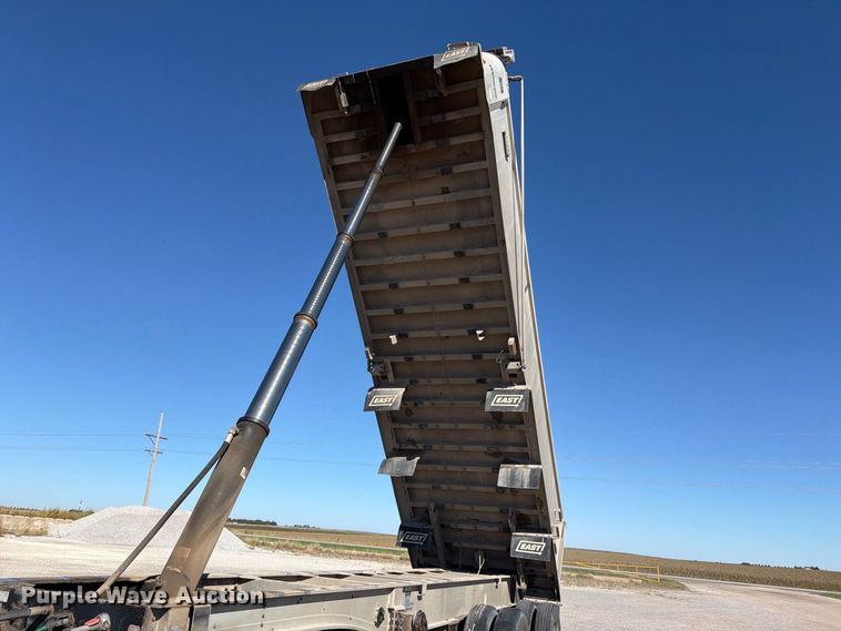 image for item EP7900 2009 East end dump trailer