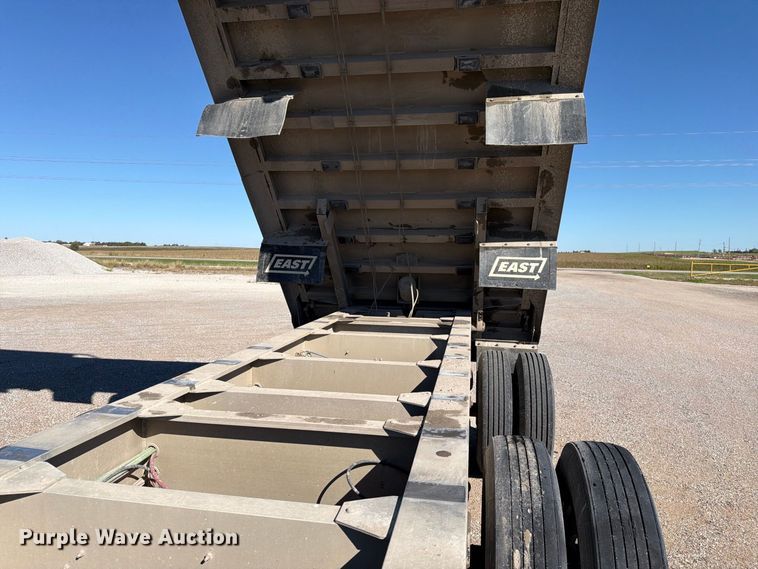 image for item EP7900 2009 East end dump trailer