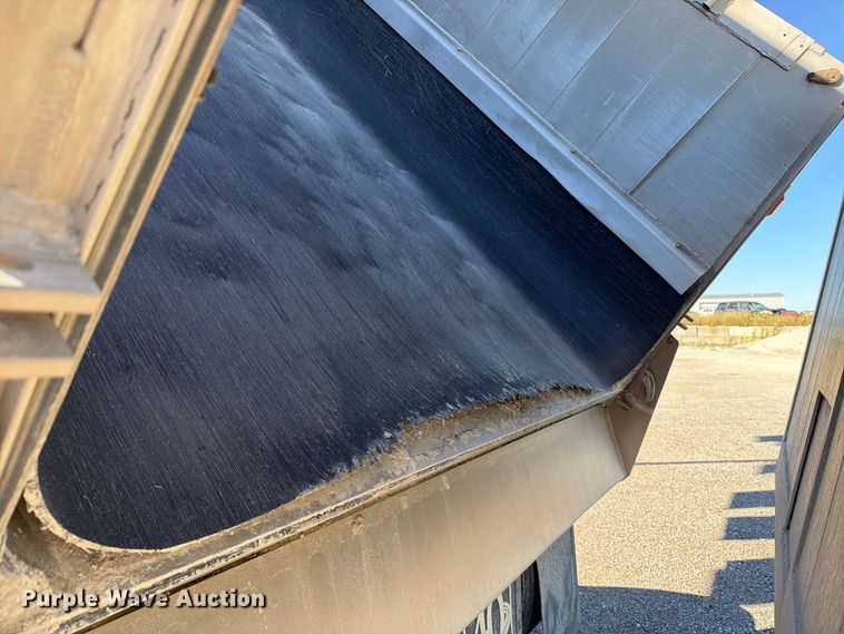 image for item EP7900 2009 East end dump trailer