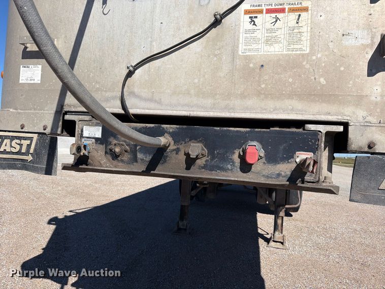 image for item EP7900 2009 East end dump trailer