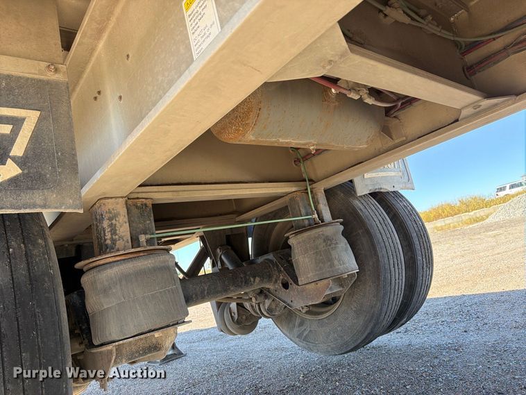 image for item EP7900 2009 East end dump trailer