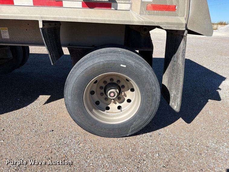 image for item EP7900 2009 East end dump trailer