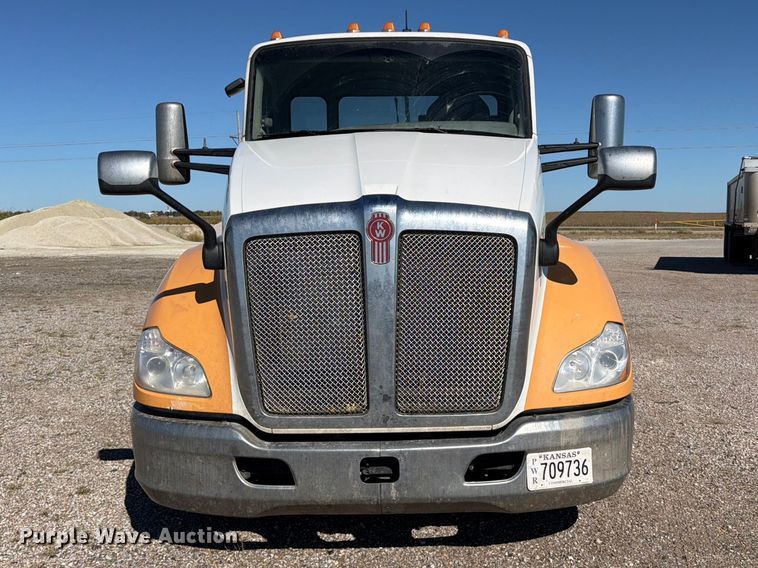 image for item EP7901 2019 Kenworth T680 semi truck