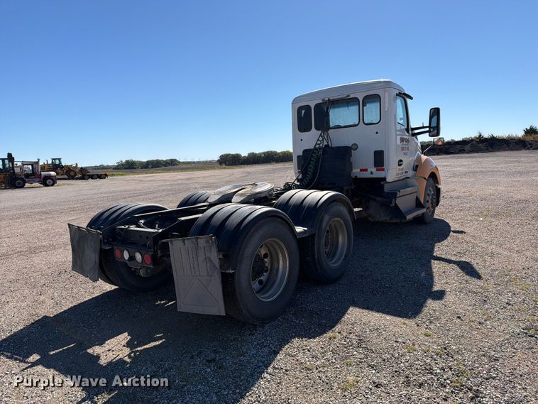 image for item EP7901 2019 Kenworth T680 semi truck