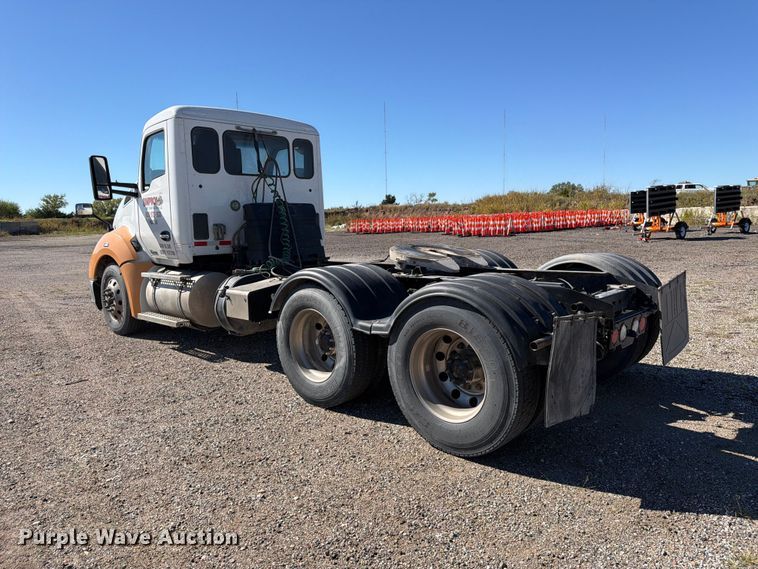 image for item EP7901 2019 Kenworth T680 semi truck