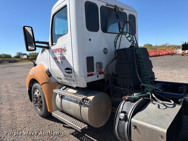image for item EP7901 2019 Kenworth T680 semi truck