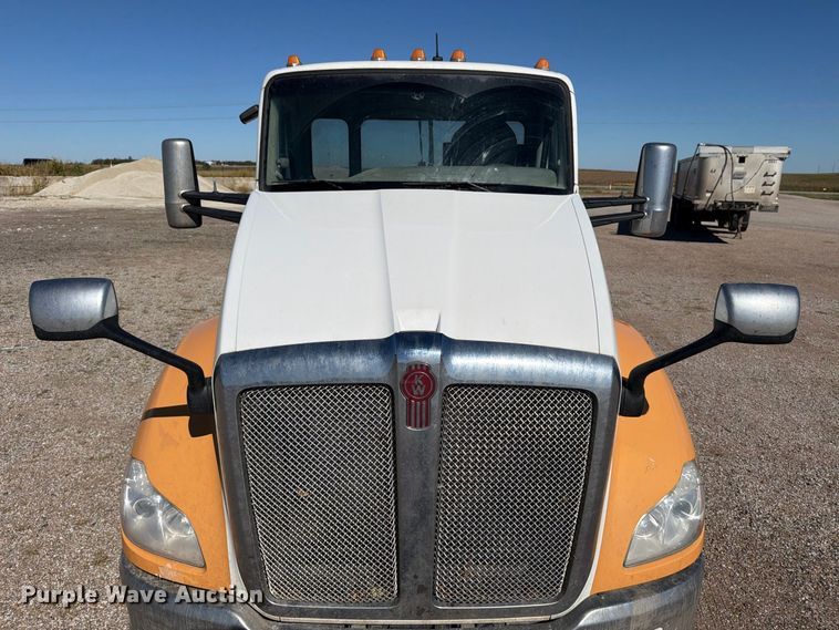 image for item EP7901 2019 Kenworth T680 semi truck