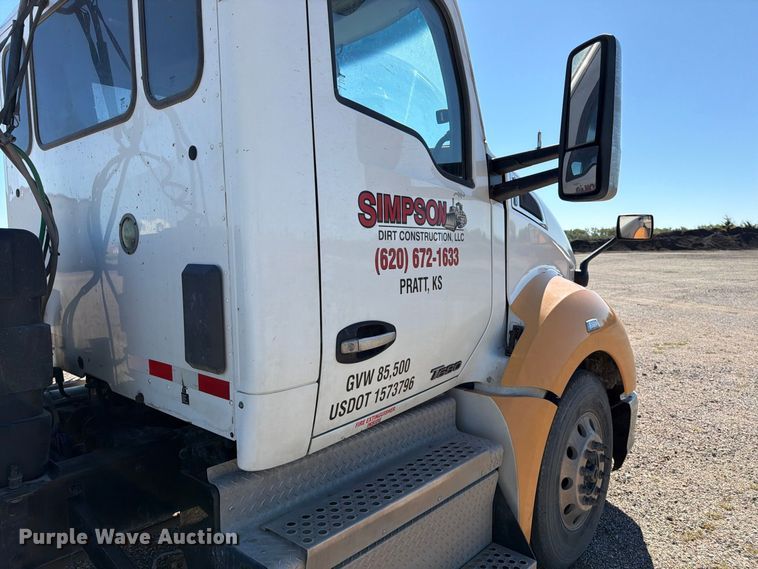 image for item EP7901 2019 Kenworth T680 semi truck