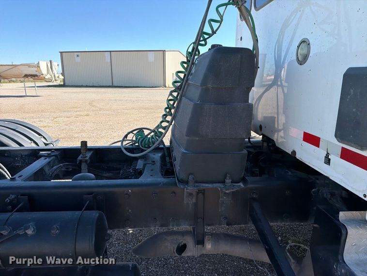 image for item EP7901 2019 Kenworth T680 semi truck