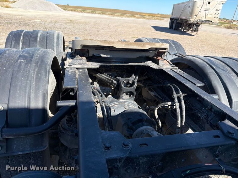 image for item EP7901 2019 Kenworth T680 semi truck