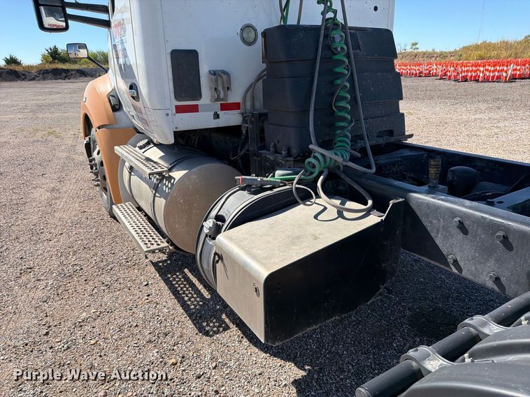 image for item EP7901 2019 Kenworth T680 semi truck