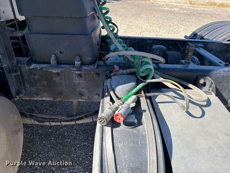 image for item EP7901 2019 Kenworth T680 semi truck