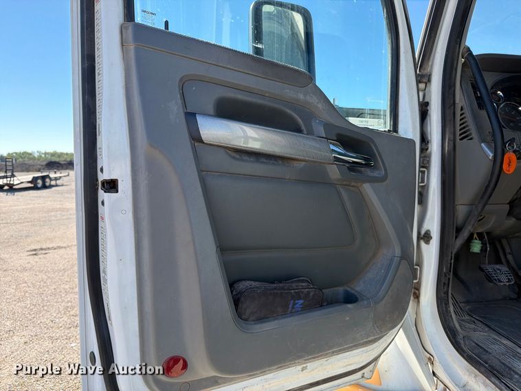 image for item EP7901 2019 Kenworth T680 semi truck