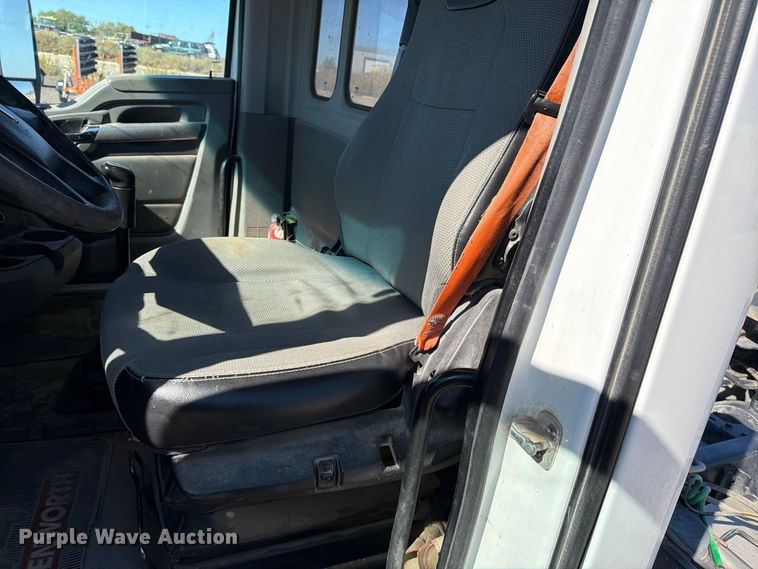 image for item EP7901 2019 Kenworth T680 semi truck