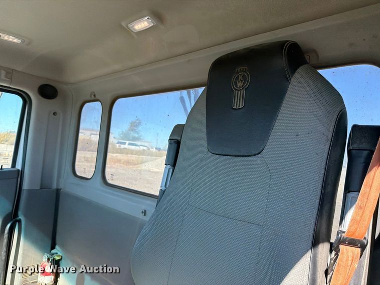 image for item EP7901 2019 Kenworth T680 semi truck