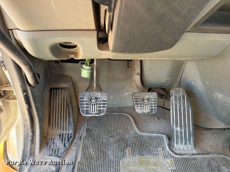 image for item EP7901 2019 Kenworth T680 semi truck