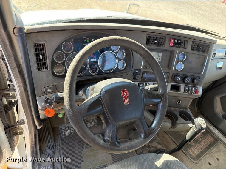 image for item EP7901 2019 Kenworth T680 semi truck