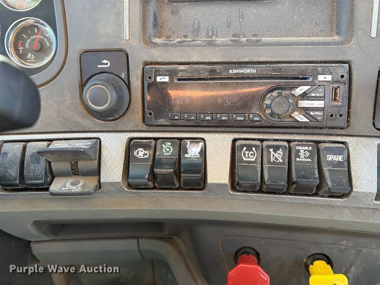 image for item EP7901 2019 Kenworth T680 semi truck