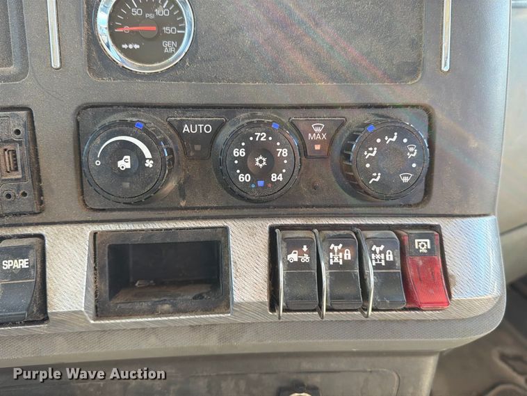 image for item EP7901 2019 Kenworth T680 semi truck