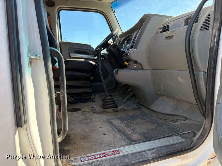 image for item EP7901 2019 Kenworth T680 semi truck