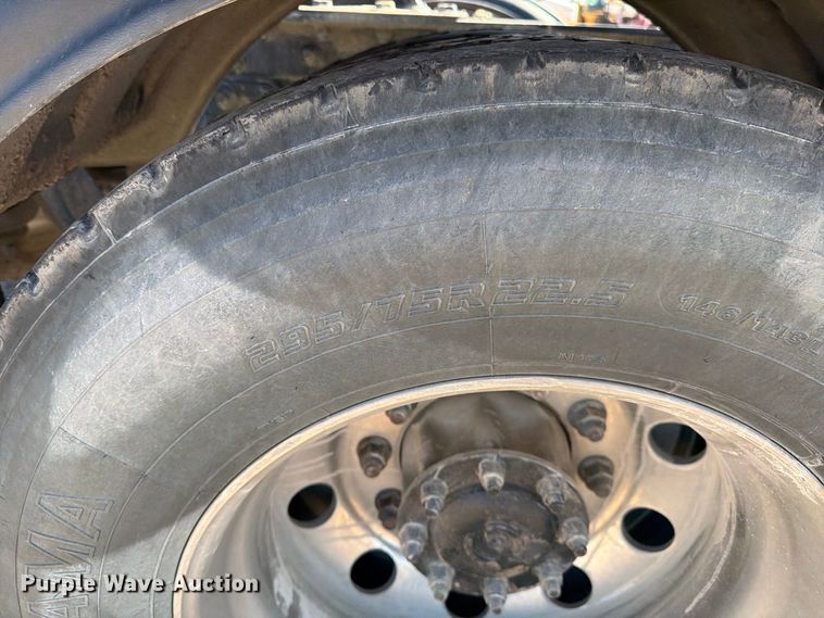 image for item EP7901 2019 Kenworth T680 semi truck