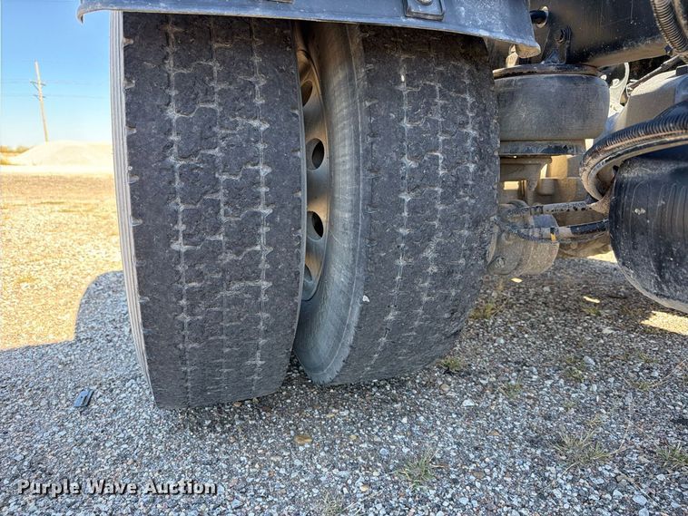 image for item EP7901 2019 Kenworth T680 semi truck