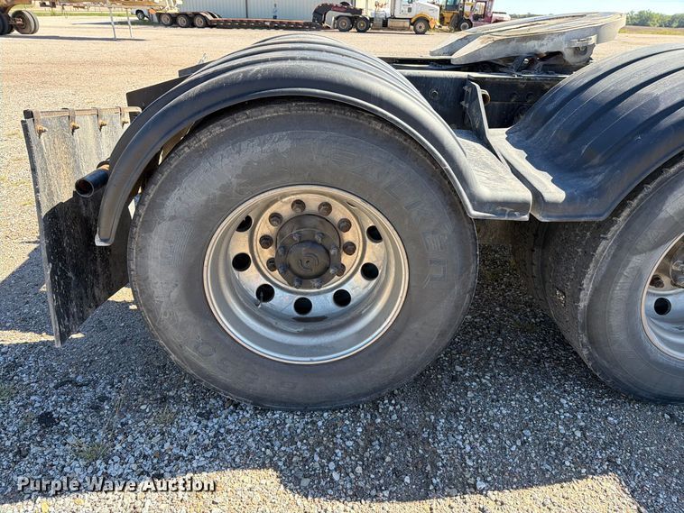 image for item EP7901 2019 Kenworth T680 semi truck