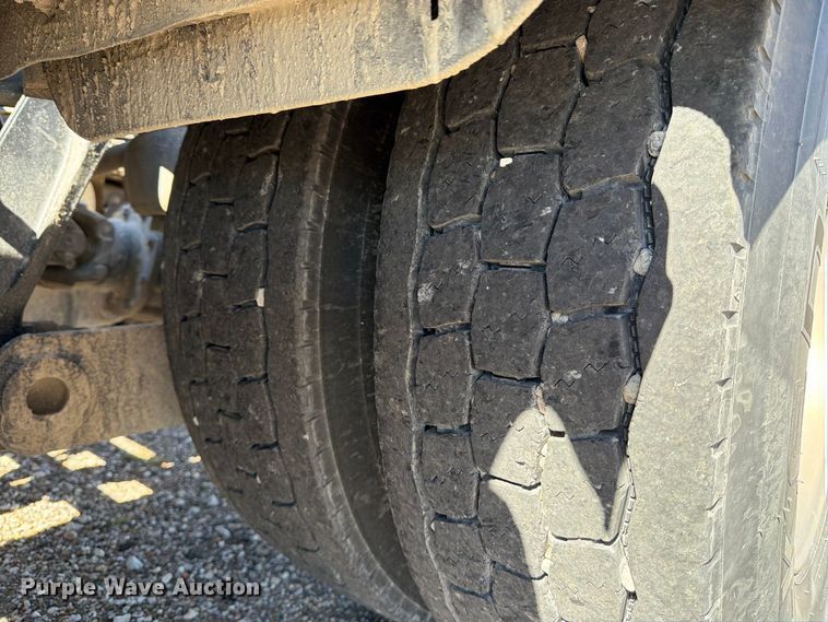 image for item EP7901 2019 Kenworth T680 semi truck