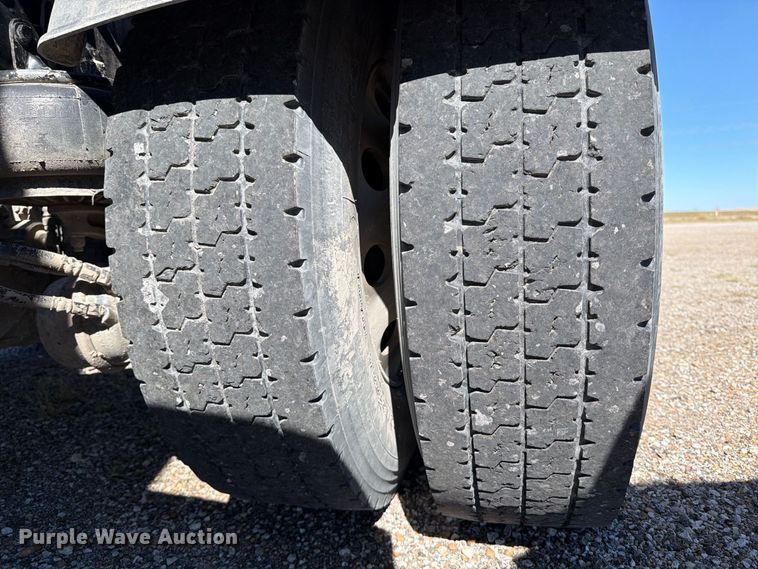 image for item EP7901 2019 Kenworth T680 semi truck