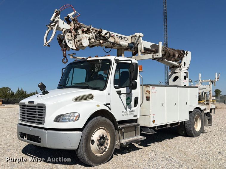 image for item EP7918 2007 Freightliner Business Class M2 digger derrick truck