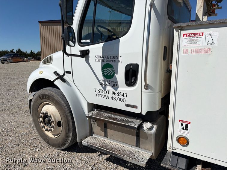 image for item EP7918 2007 Freightliner Business Class M2 digger derrick truck